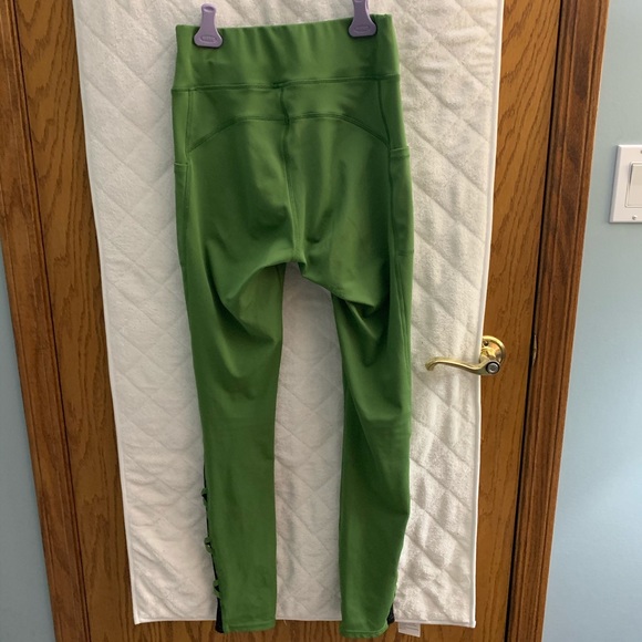 Green Pop Fit Lily Leggings, Size Medium - Picture 4 of 4